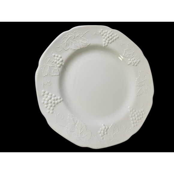 Indiana Colony Harvest grape milk glass Dinner Plate Saucer And Cup Vintage Set - Picture 6 of 9